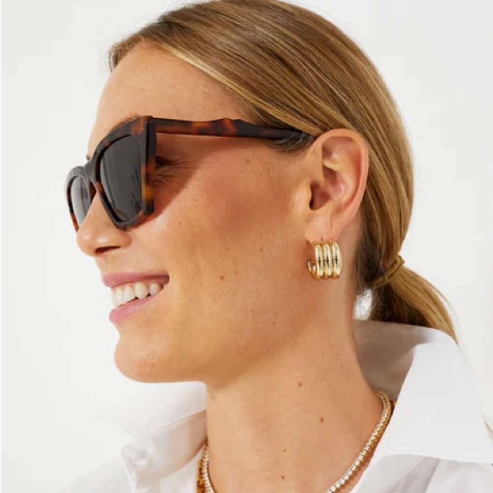 Mignonne Gavigan Pauline Hoops